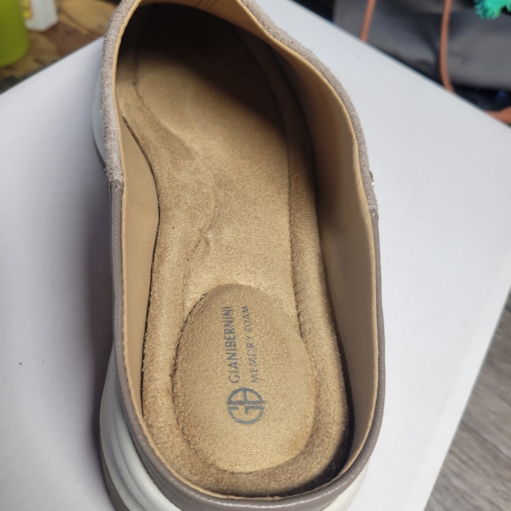 GIANI BERNINI NIB Nathaleel Taupe Slip On Shoes Women's Size 9.5 - Picture 6 of 8